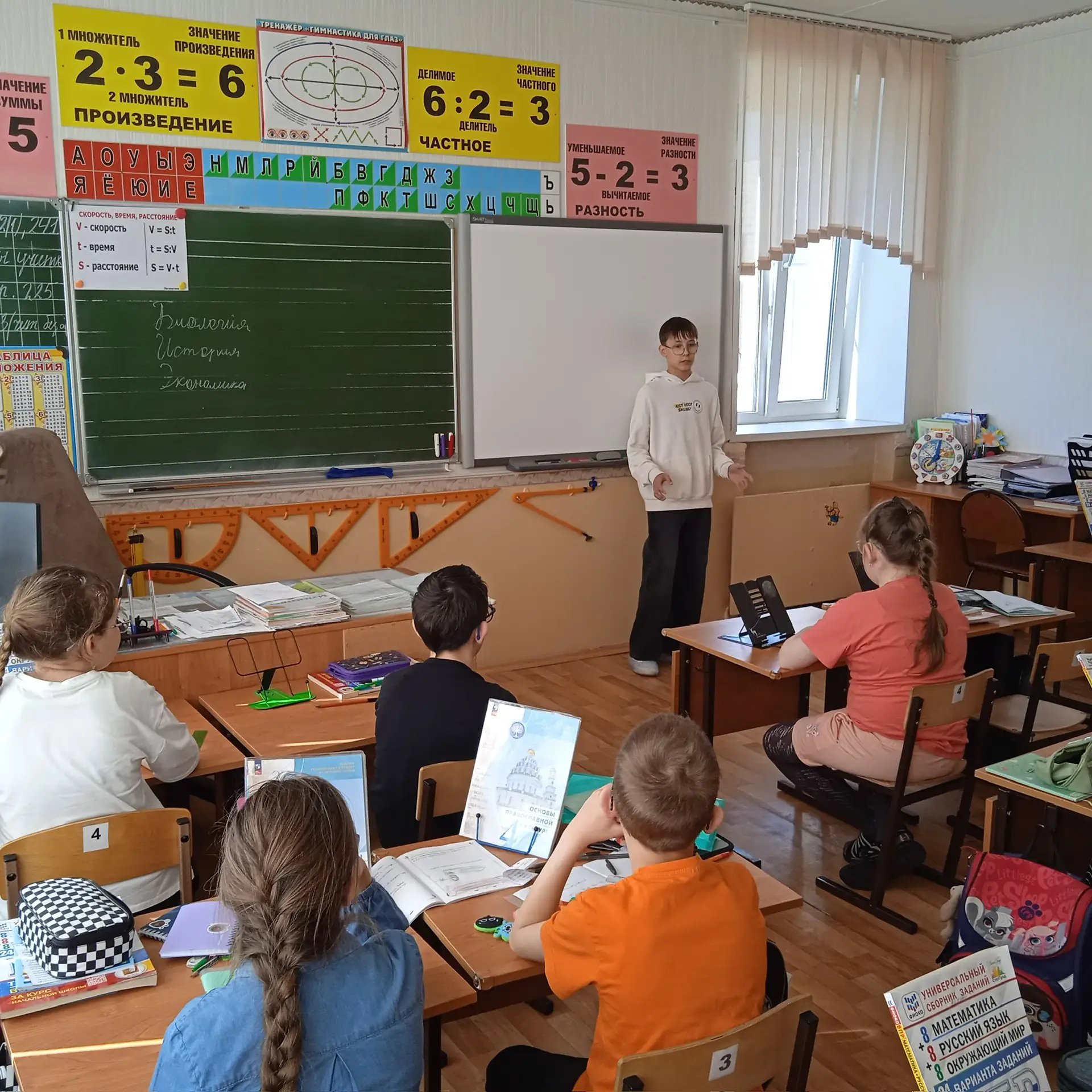 🎓 Вот и ушли наши четвероклассники из своего школьного дома, где они прожили четыре удивительных го