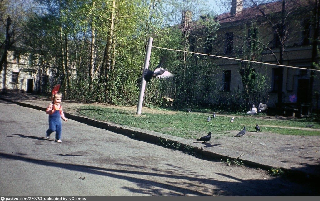Сегодня в рубрике #ВАОСквозьГода — пересечение Зелёного проспекта и улицы Новогиреевской.

1980-е го