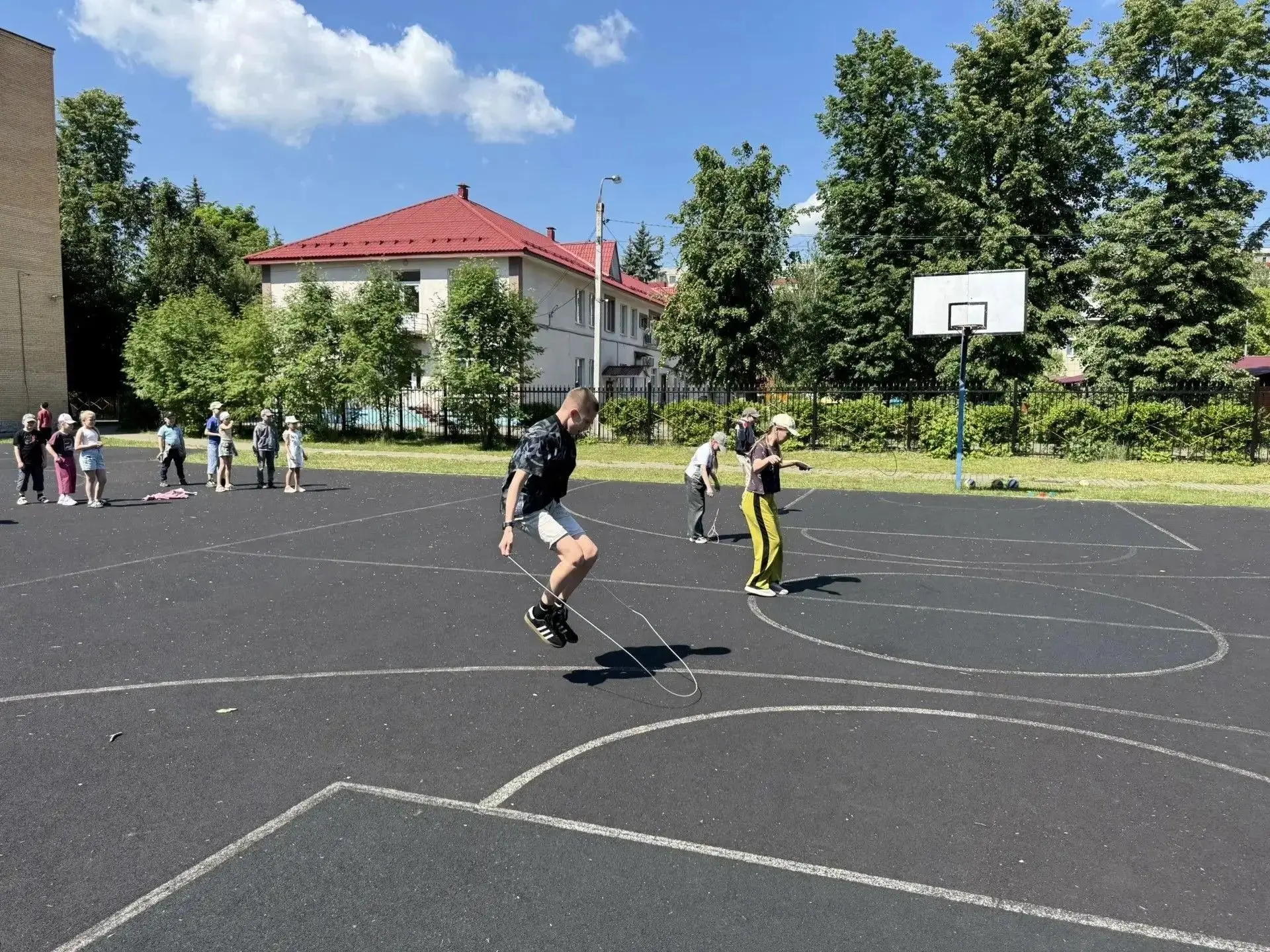 Сегодня ленту посвятим спорту!  В лагере «Солнышко» — настоящий день рекордов и улыбок!
Прошёл день 