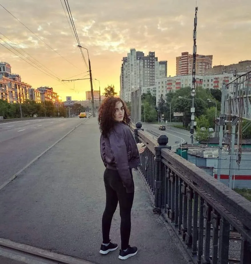 Всем доброго времени суток! 

Меня зовут Полина. 

Хочу найти друзей по интересам! Йога, медитации, 