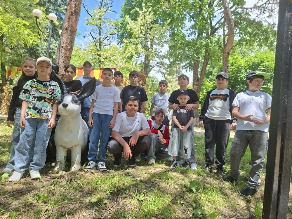 4 июня у 5в класса была удивительная экскурсия в Пятигорск. Они посетили тактильный музей животных, 