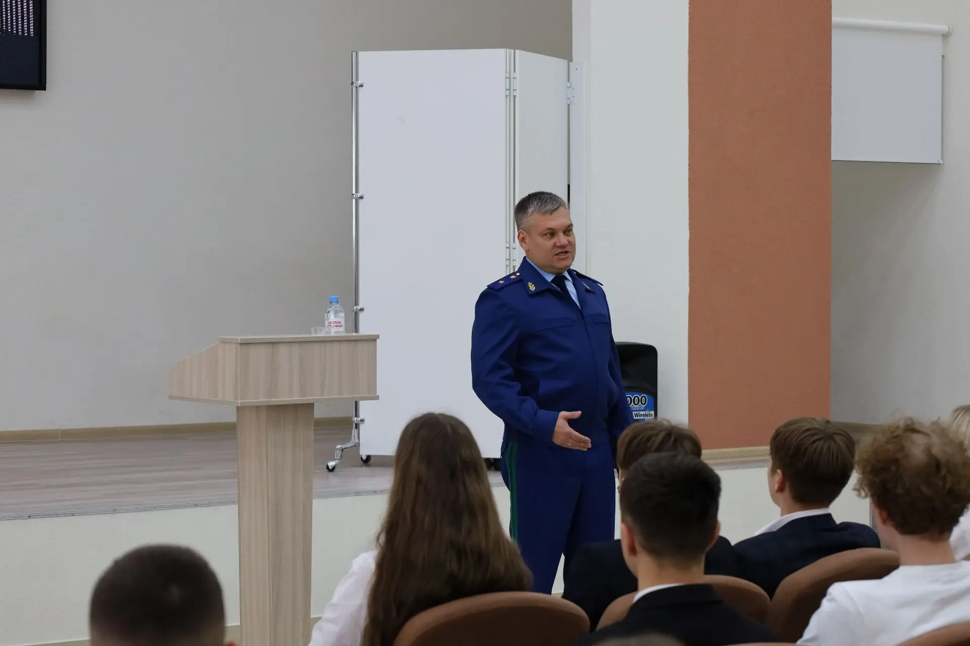 ⚡ Для старшеклассников шестой школы сегодня была организована встреча с Прокурором Ленинградской обл