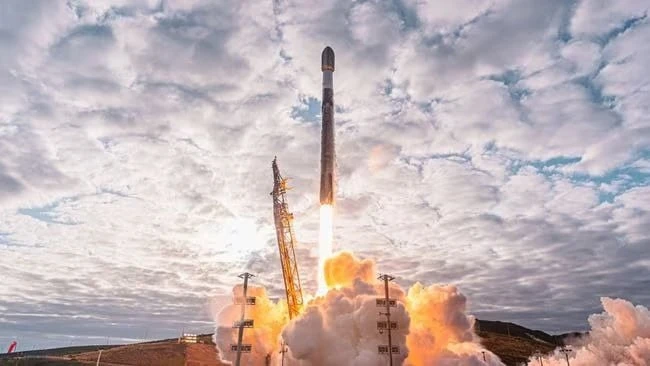 ⚡️SpaceX установила рекорд - корпорация Илона Маска запустила больше спутников, чем всё человечество