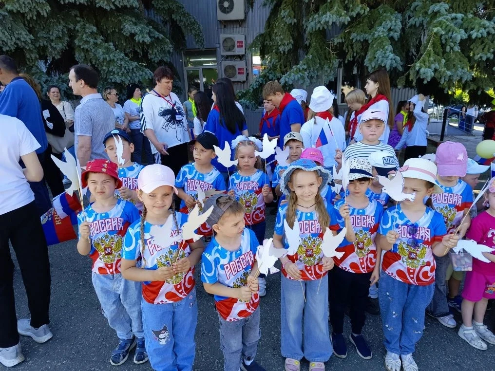 ✨🇷🇺Россия - Родина моя!
Сегодня мы были гостями районного мероприятия, приуроченного ко Дню России