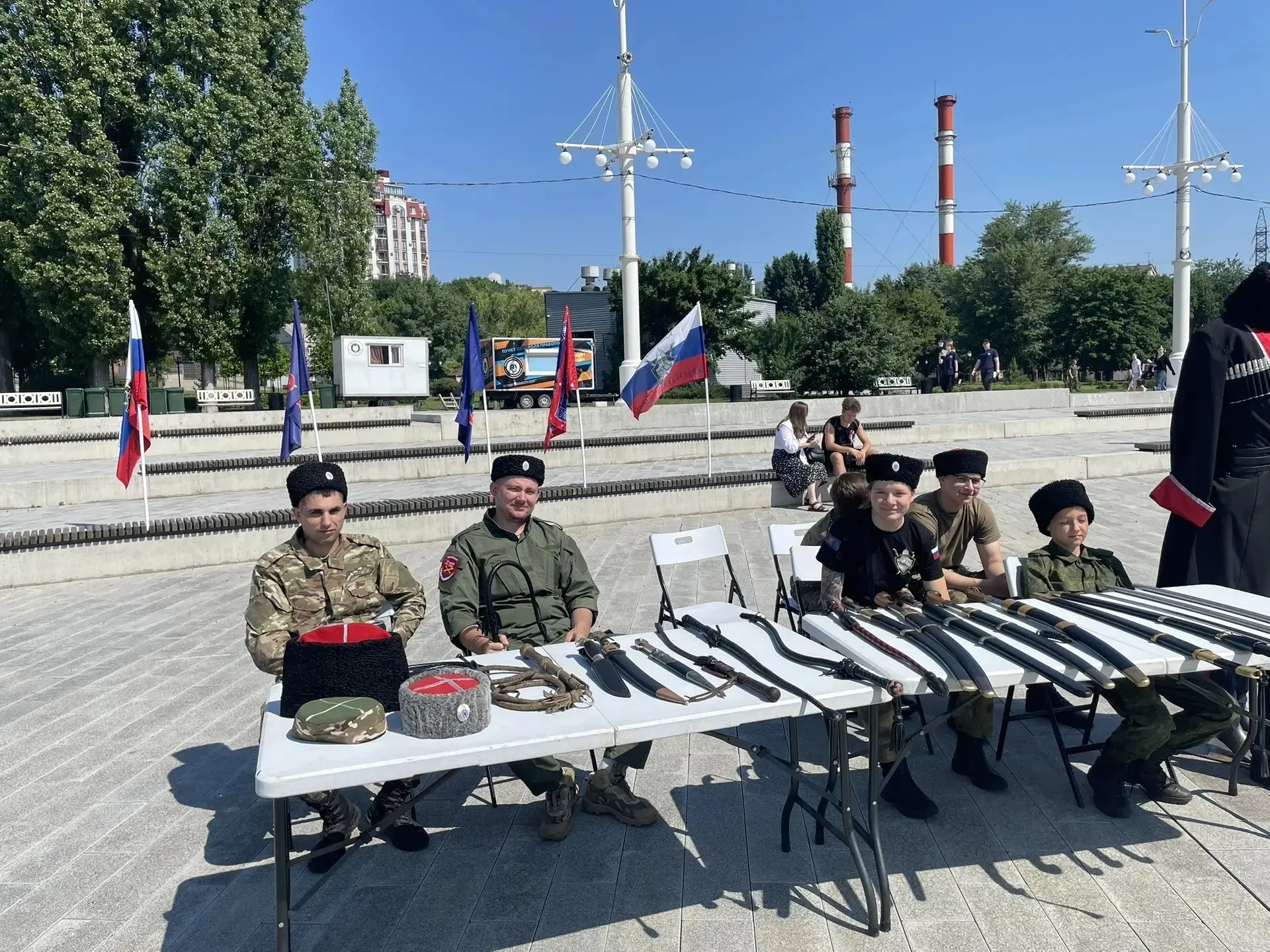 🇷🇺 Сегодня День России! 

Этот праздник – символ единства всех граждан. Он объединяет тех, кто гор