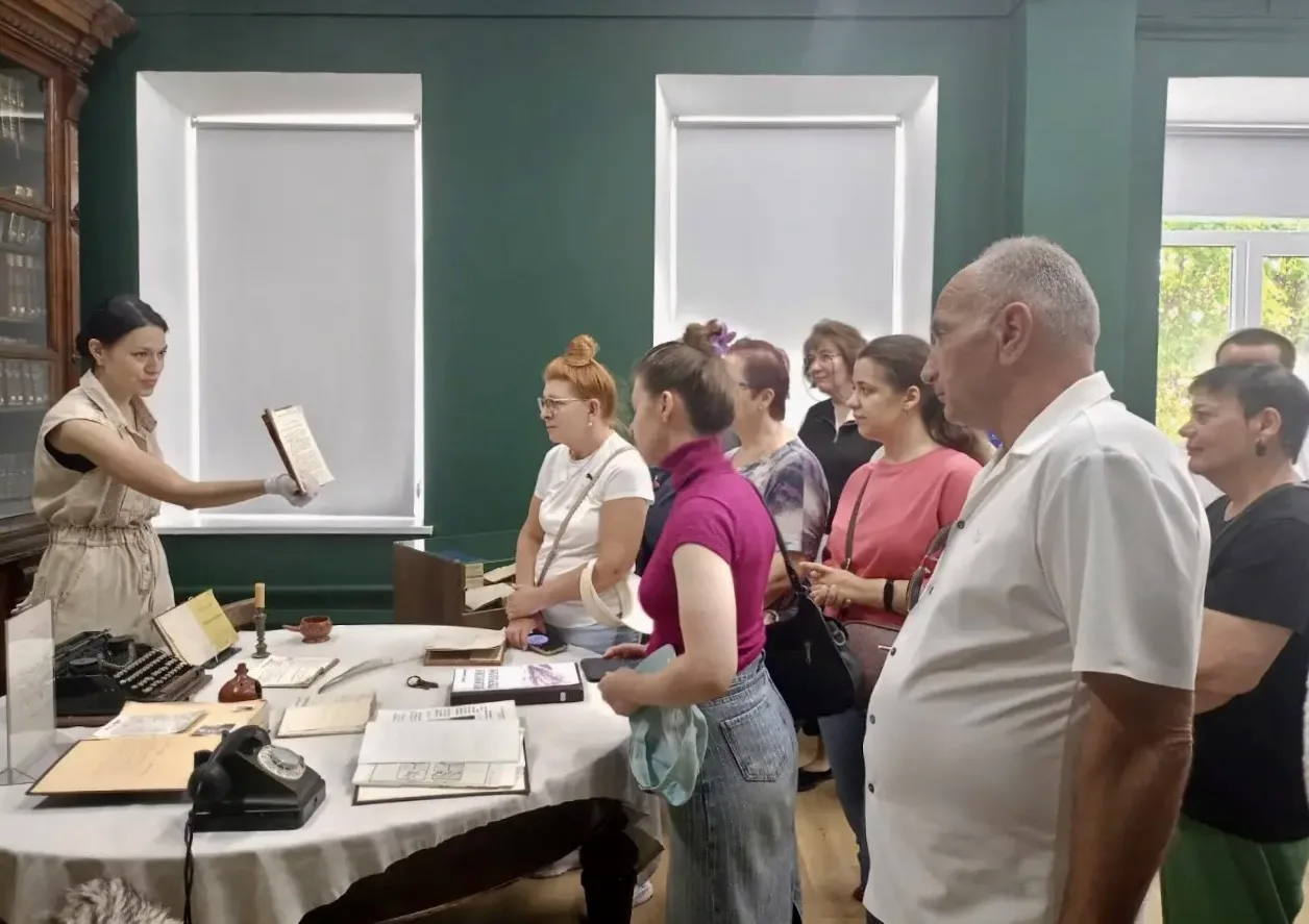📚🏛️В праздничные выходные Музей редкой книги центральной библиотеки посетили туристическая группа 