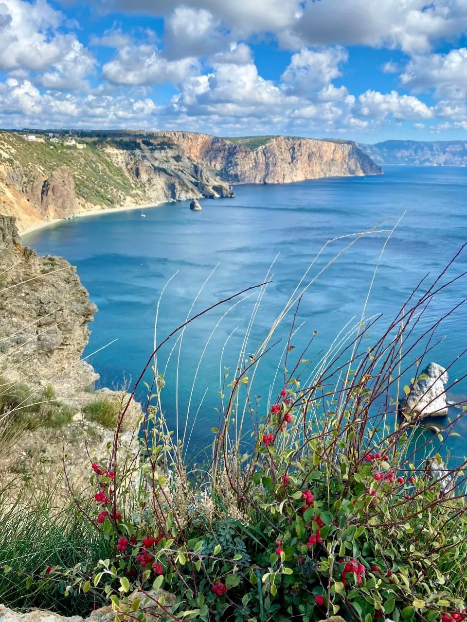 🏞Мыс Фиолент расположен на юго-западе крымского побережья, он окружен мифами и легендами. Недаром о