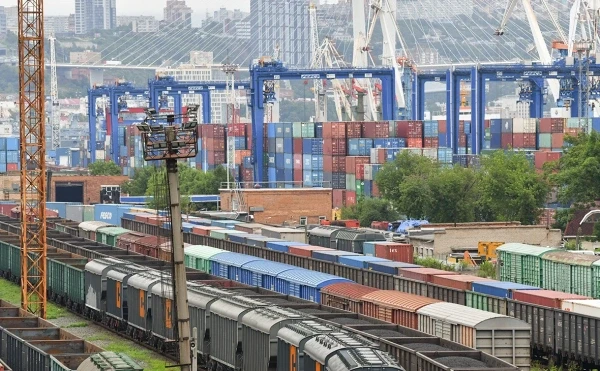 Логисты предупредили о росте цен из-за повышения тарифов

Переориентация грузопотоков на Дальний Вос