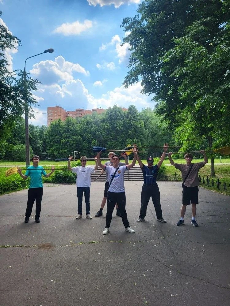 Веселые, дружные и яркие будни второй недели трудовой бригады👍🧹🧽🪣🪚🪜     
                     