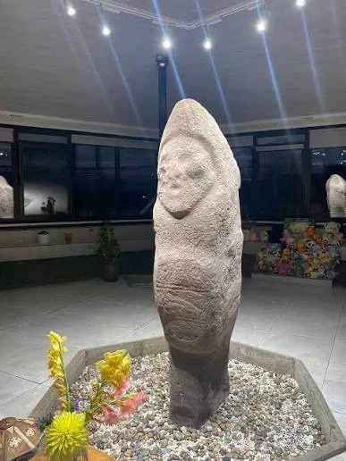 🗿 Улуг Хуртуях Тас — каменная мать Хакасии

Среди степей Хакасии находится одна из самых почитаемых