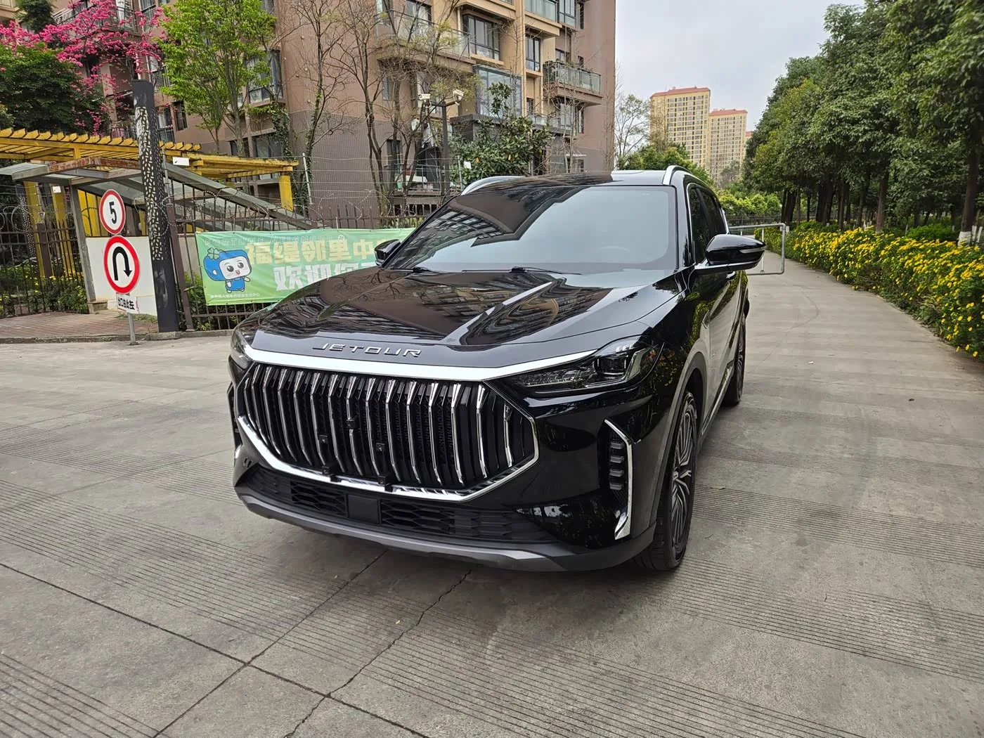 *Jetour X70 PLUS  1,5Т DCT PRO на 7 Мест* 

5-дверный 7-местный внедорожник 
Производитель: 
Chery M