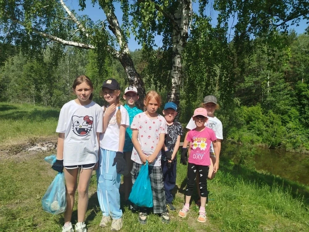Ребята из пришкольного лагеря 8 июня вышли на акцию «Чистый берег»! 🌿
Они привели в порядок любимое