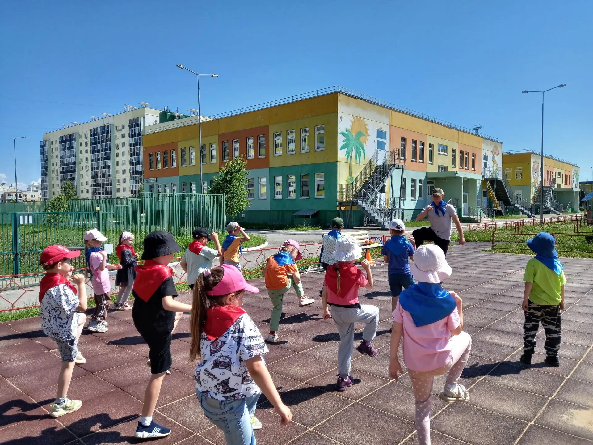 🤸Летний проект "Спортивное лето"

✅В детском саду #203 дан старт летним образовательным проектам: 
