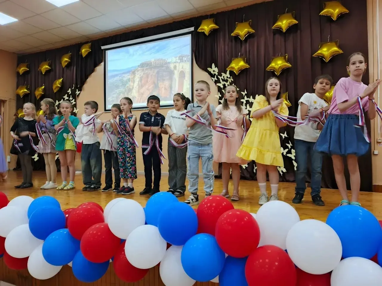 🎉 Сегодня в МБОУ "СОШ №28 им. С.К. Беспалова" состоялось торжественное открытие летней площадки, пр
