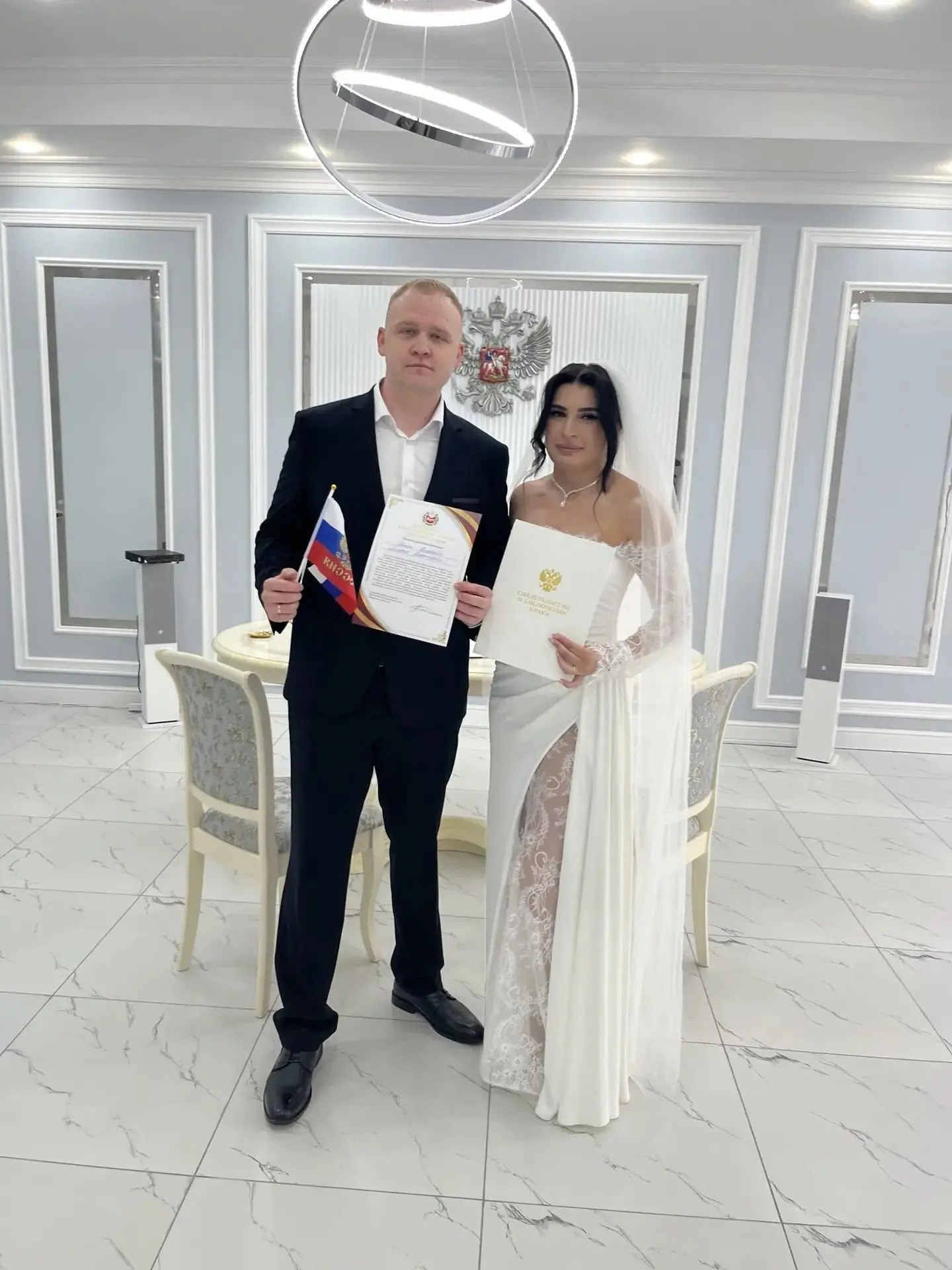 🇷🇺В отделе ЗАГС по городу Абакану прошла патриотическая акция «Российский триколор», приуроченная 