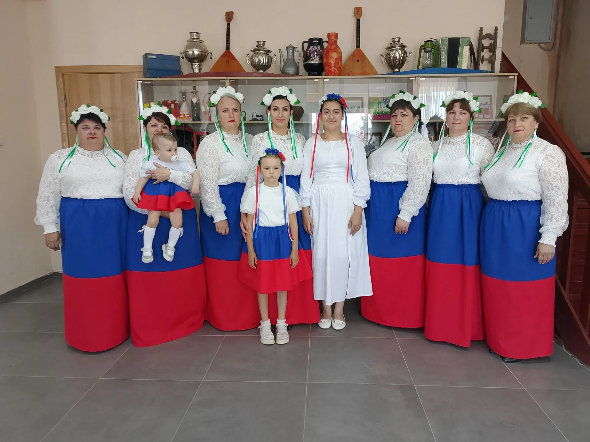 12 июня в Верхоломовском сельском доме культуры прошел праздничный концерт: «Ты земля, моя Россия».