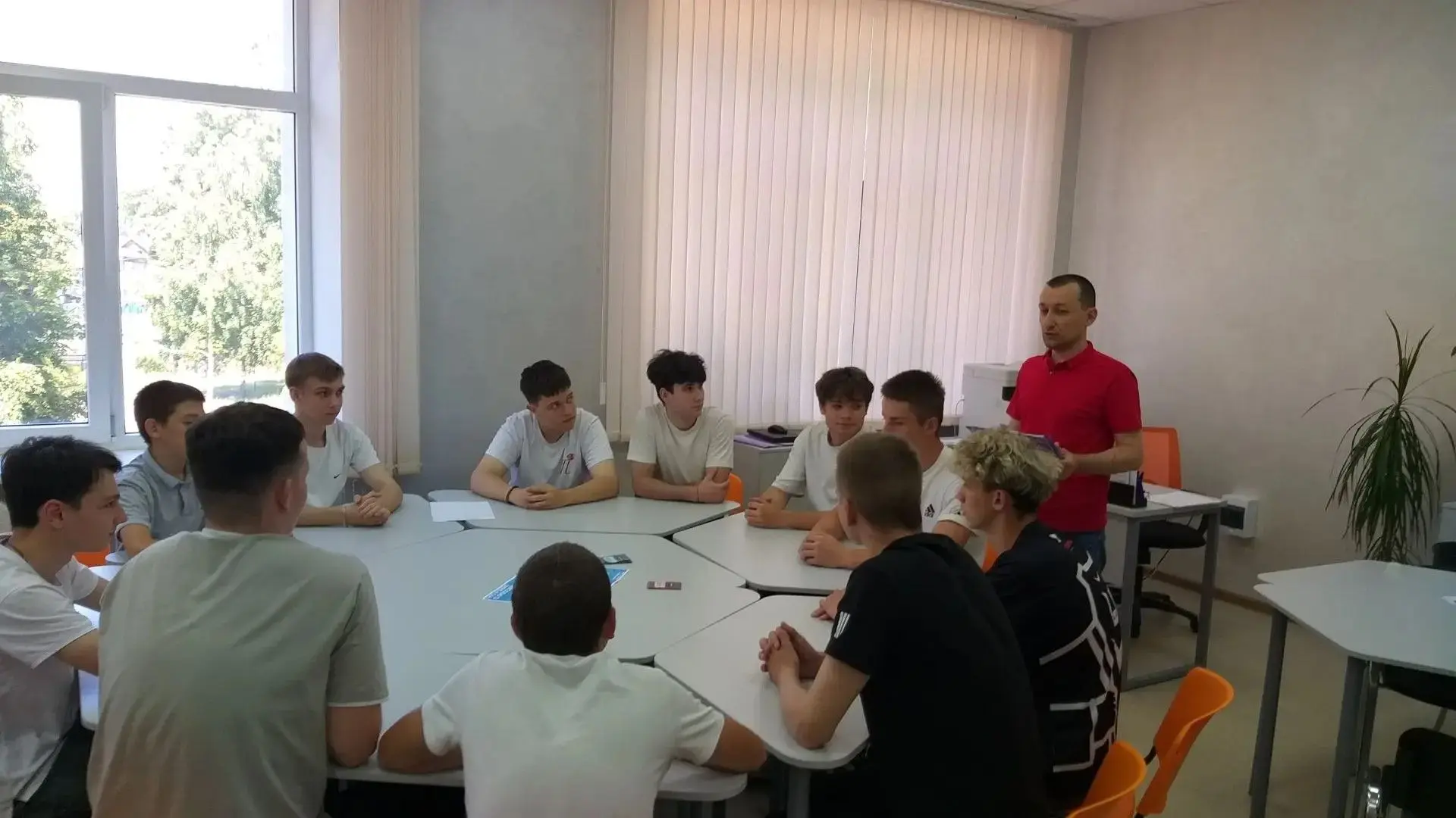 Участники военно‑патриотического клуба «Патриот» под руководством Александра Ледовских приняли участ