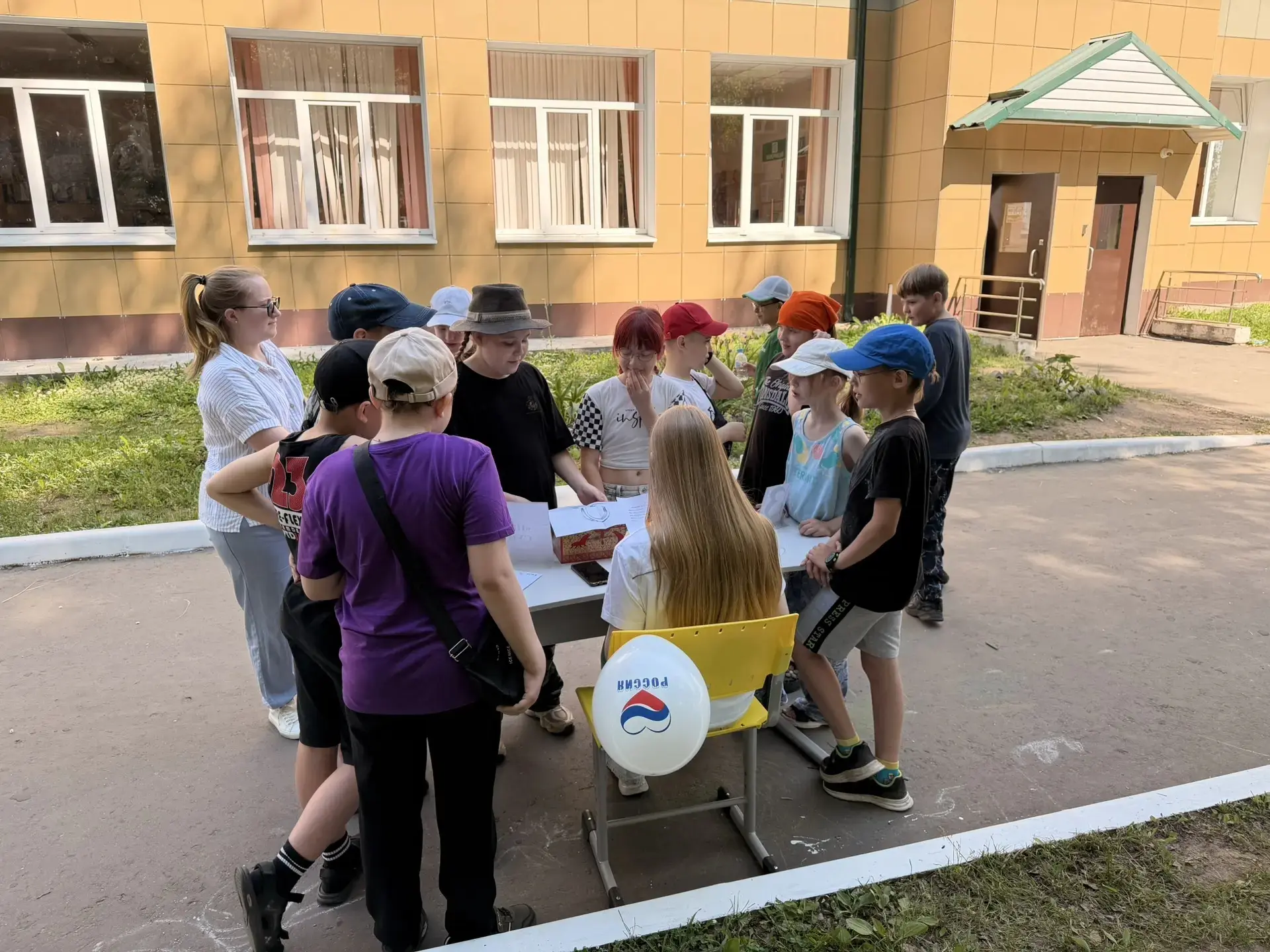 Сегодня, 11 июня, в МОУ Горютинской СОШ царила настоящая атмосфера праздника и открытий — студенты Т