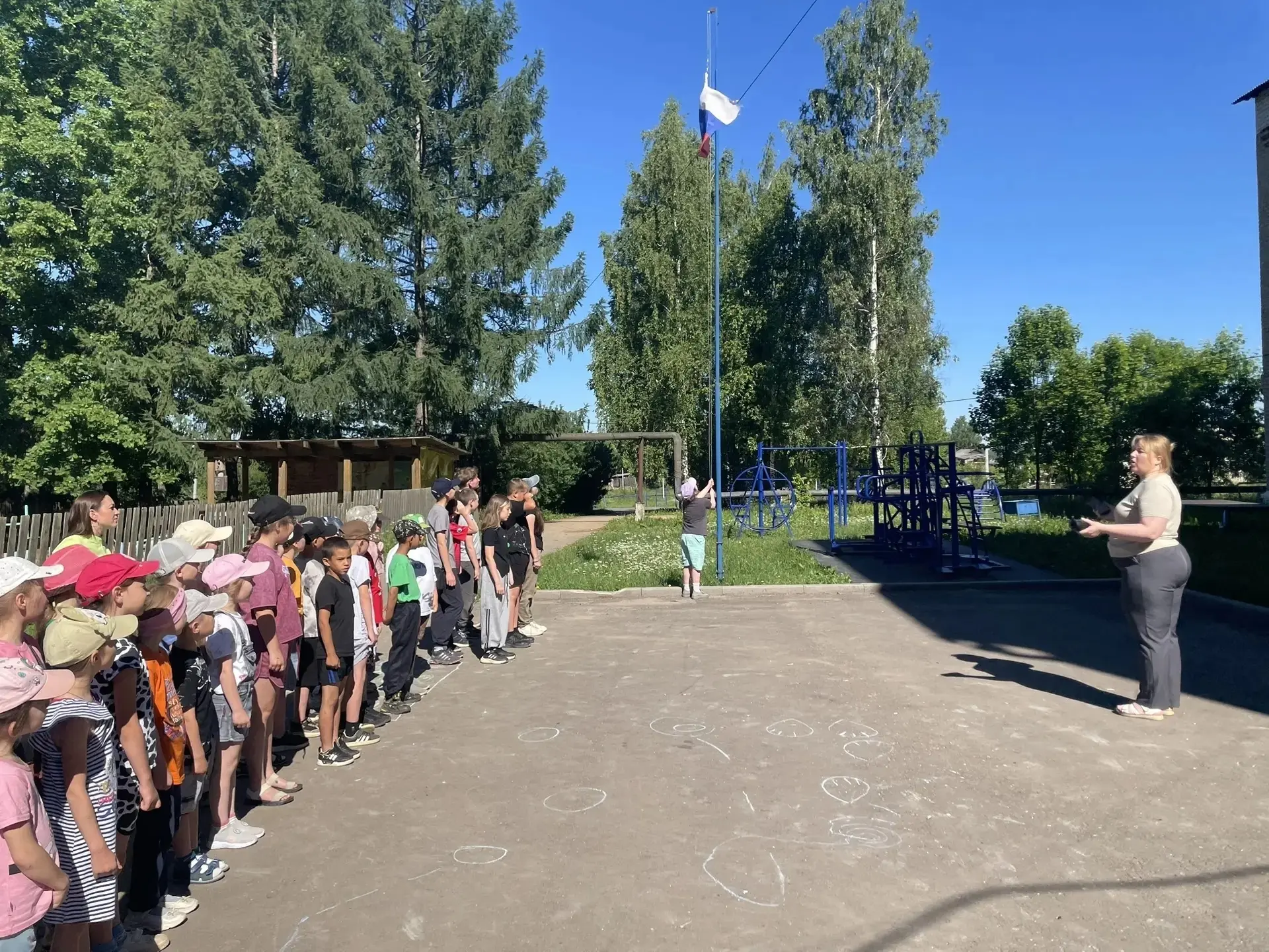 🎉 8 и 9 дни в пришкольном лагере — вкусно, интересно и патриотично! 🇷🇺
Эти дни подарили ребятам м