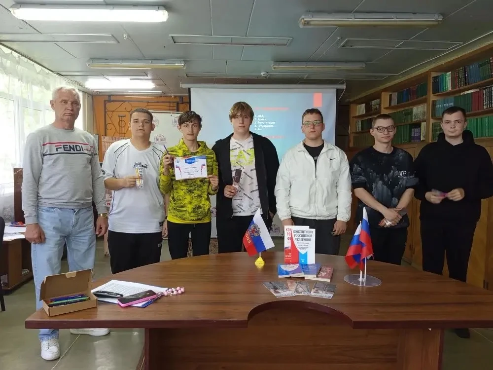 📚 В Ясногорской библиотеке им.В.В.Вересаева прошла интеллектуальная битва - игра «Имеешь право». Уч
