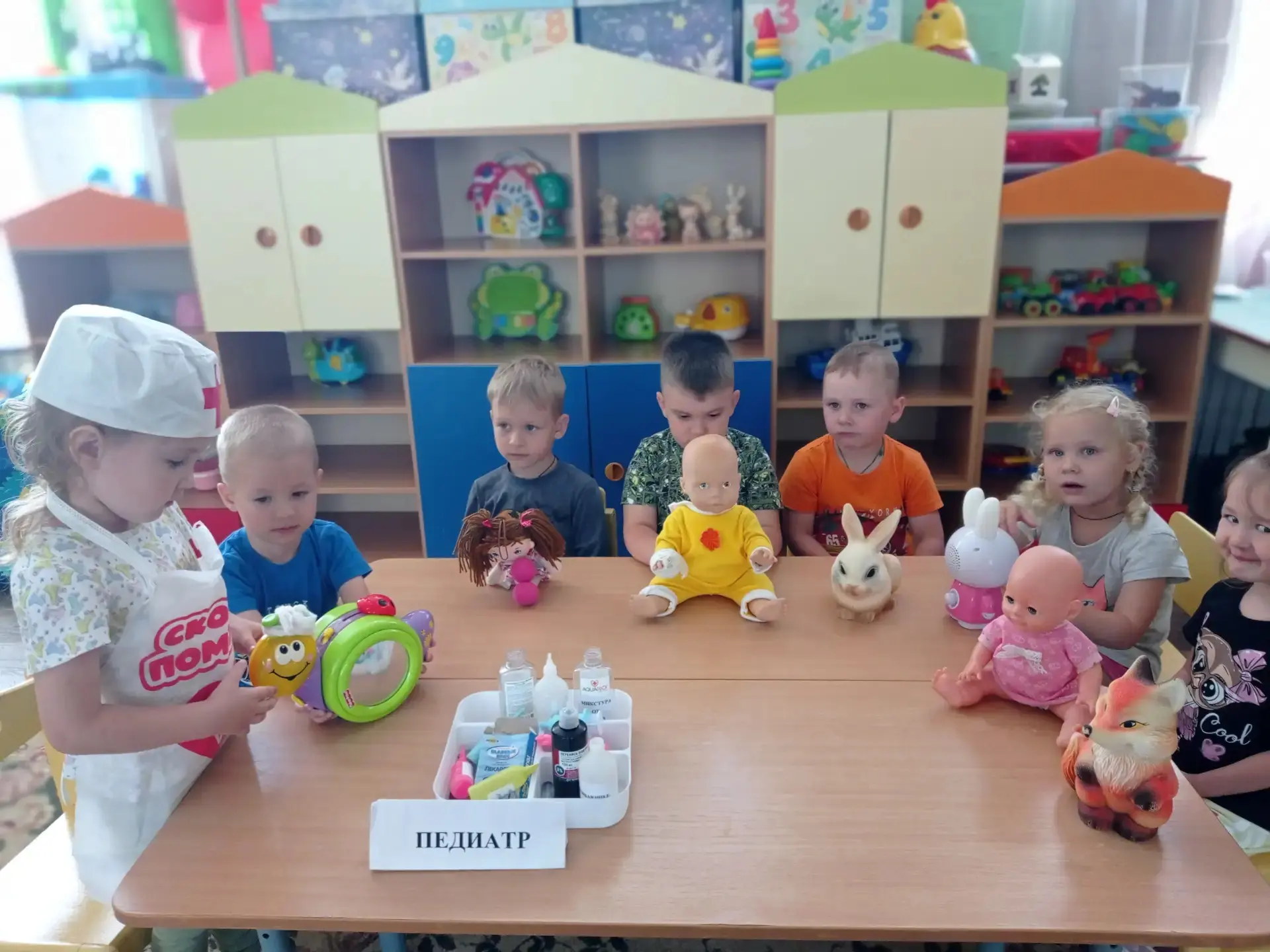 💉 День медицинского работника в нашем детском саду

Ежегодно в третье воскресенье июня в России отм