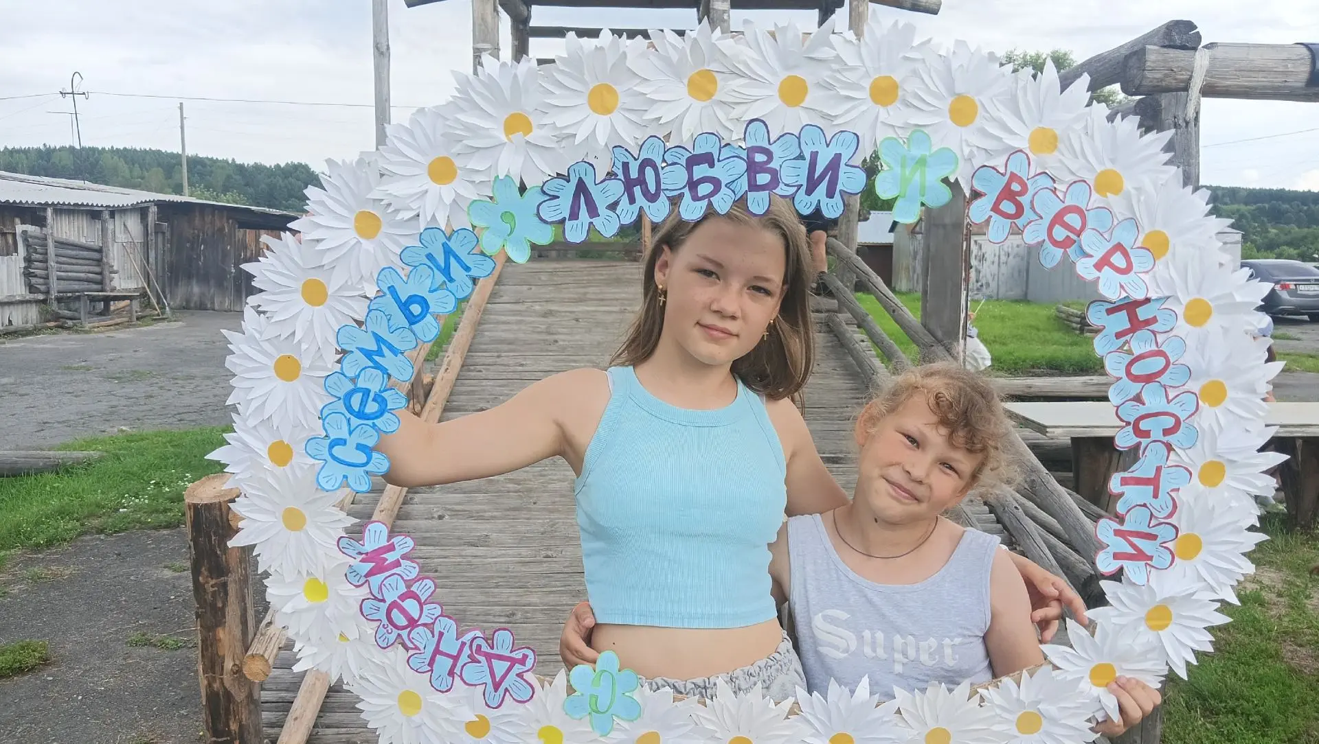 В день семьи, любви и верности в с. Четкарино состоялся дворовый концерт, посвященный празднику.

8 