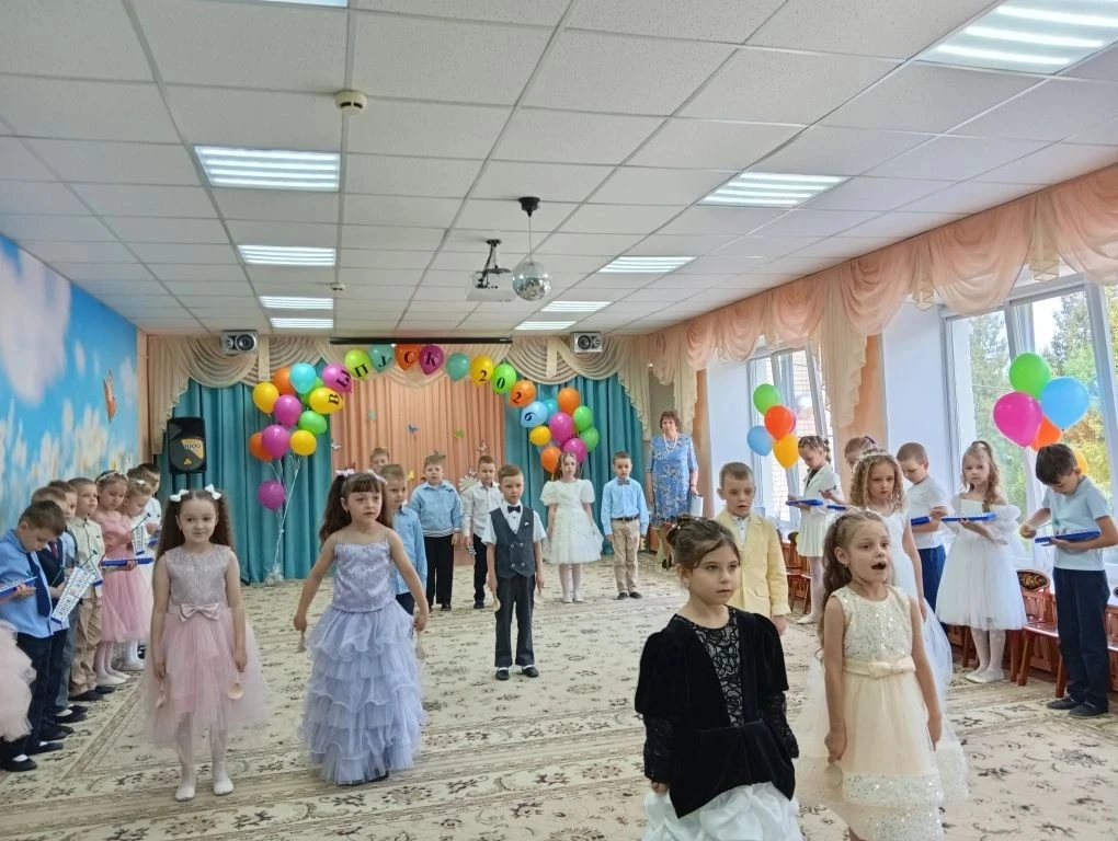 Прощай, детский садик! 🎓🧸

27 и 28 мая  наши малыши сделали свой первый большой шаг во взрослую жи