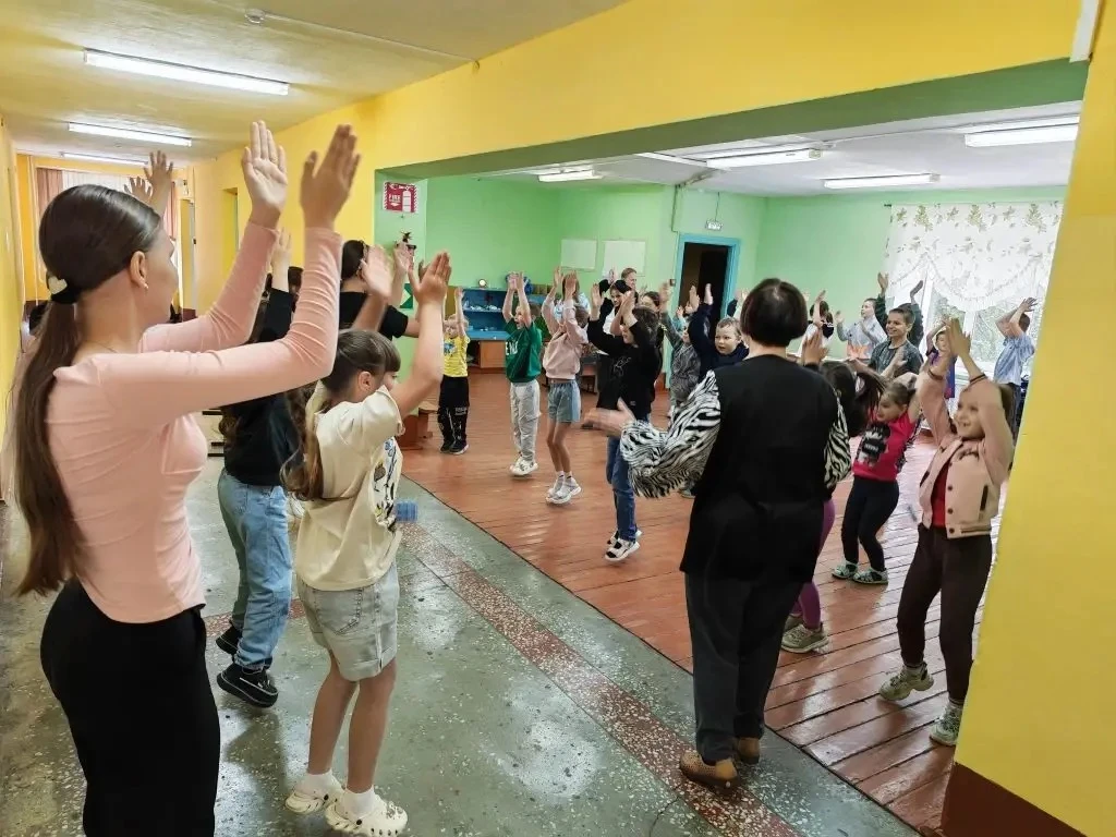 Третий день в нашем пришкольном лагере, объявленный Днём Культуры, начался с необычайного энтузиазма