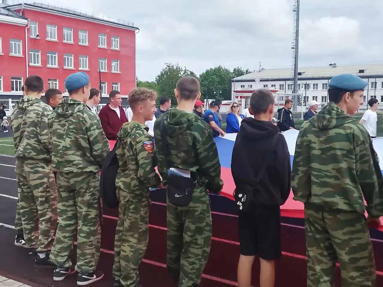 🇷🇺 Все мы — Россия! Наши ученики в «Хороводе единства»! 🇷🇺

Вчера, 12 июня, наша страна отметила