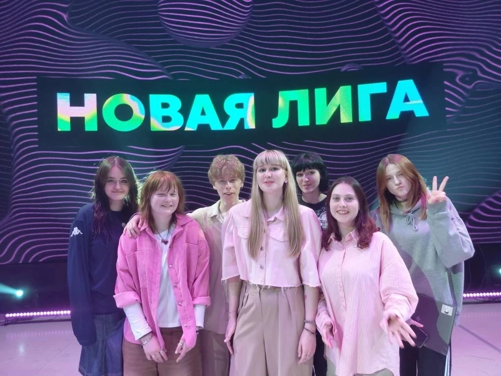 🎉 Наши «Мечтательницы» — звёзды четвертьфинала! 🌟 

Поздравляем команду КВН колледжа «Мечтательниц