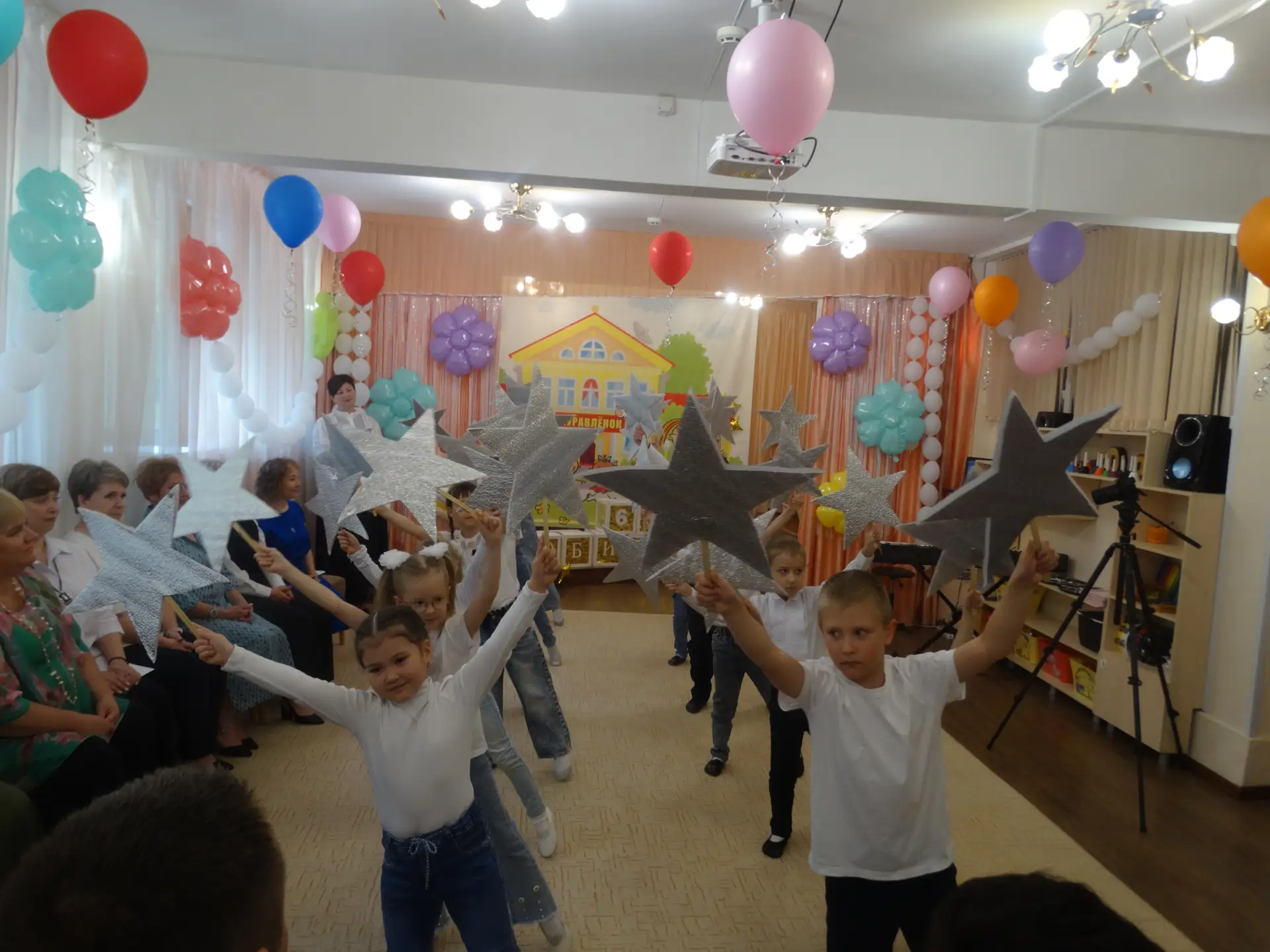 БОЛЬШОЙ И ЯРКИЙ ЮБИЛЕЙ ОТМЕТИЛИ В ДЕТСКОМ САДУ №21 «ЖУРАВЛЁНОК»
4 июня детский сад «Журавлёнок» расп