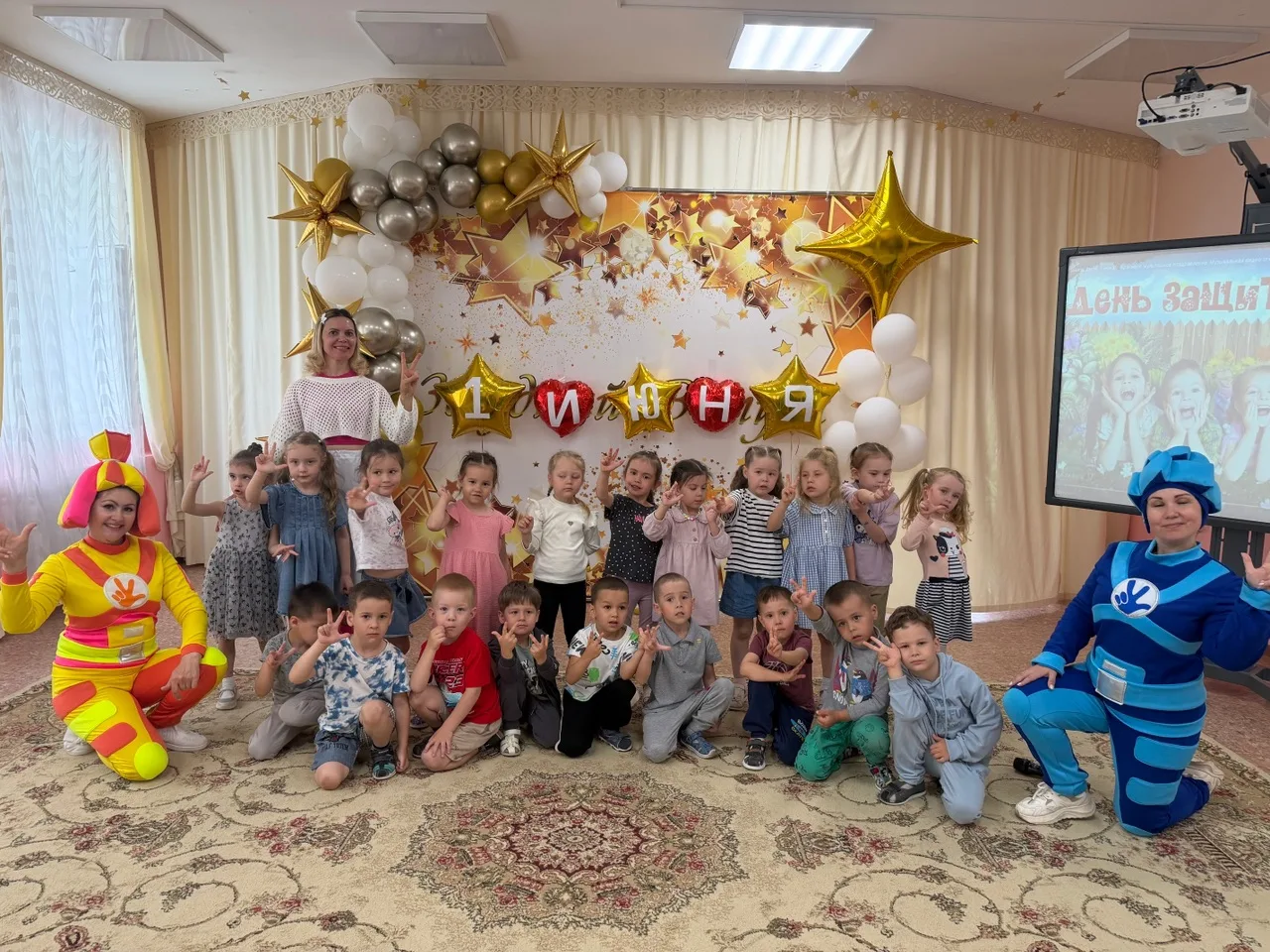 🔊 Внимание! Говорит детский сад на волне 1 июня! 🎧

👶Поздравляем наших крутых ребят с Международн