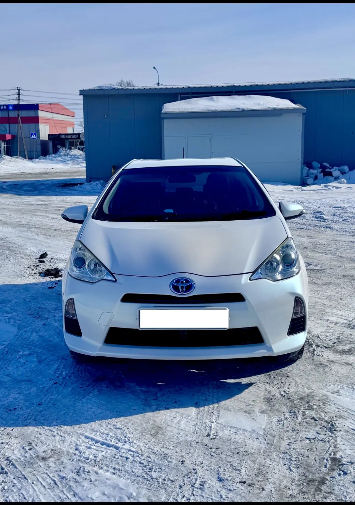 Toyota Aqua — идеальный выбор для активного города.
Этот стильный японский гибрид сочетает в себе не