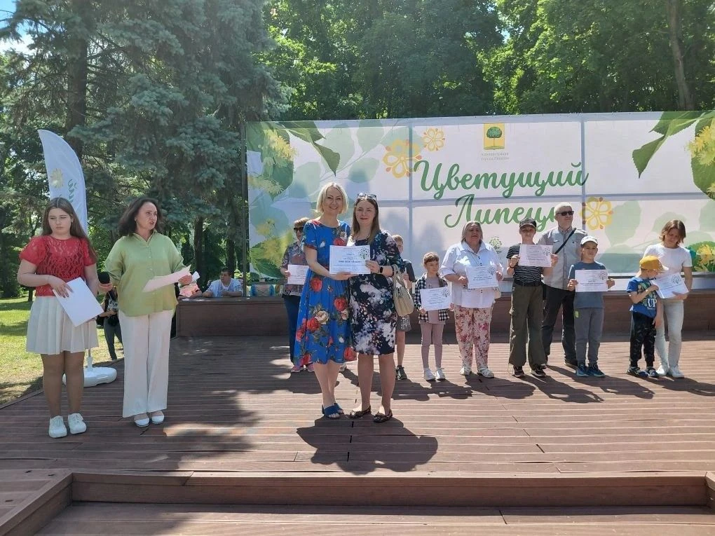 В эту субботу в живописном Быхановым саду прошёл один из самых красивых фестивалей этого лета "Цвету