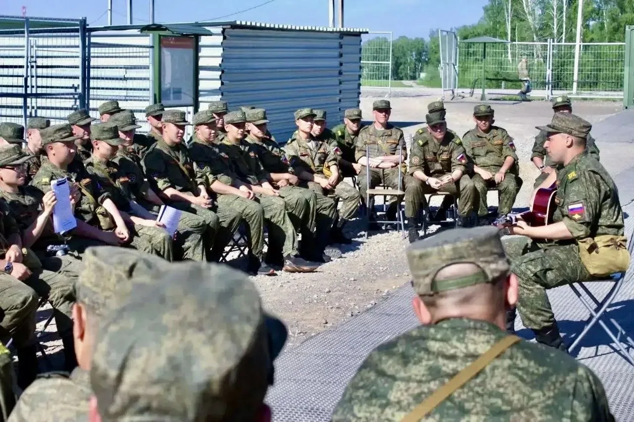 Курсанты Военного учебного центра при ГАГУ проходят учебные сборы в Новосибирске, на базе полигона Н