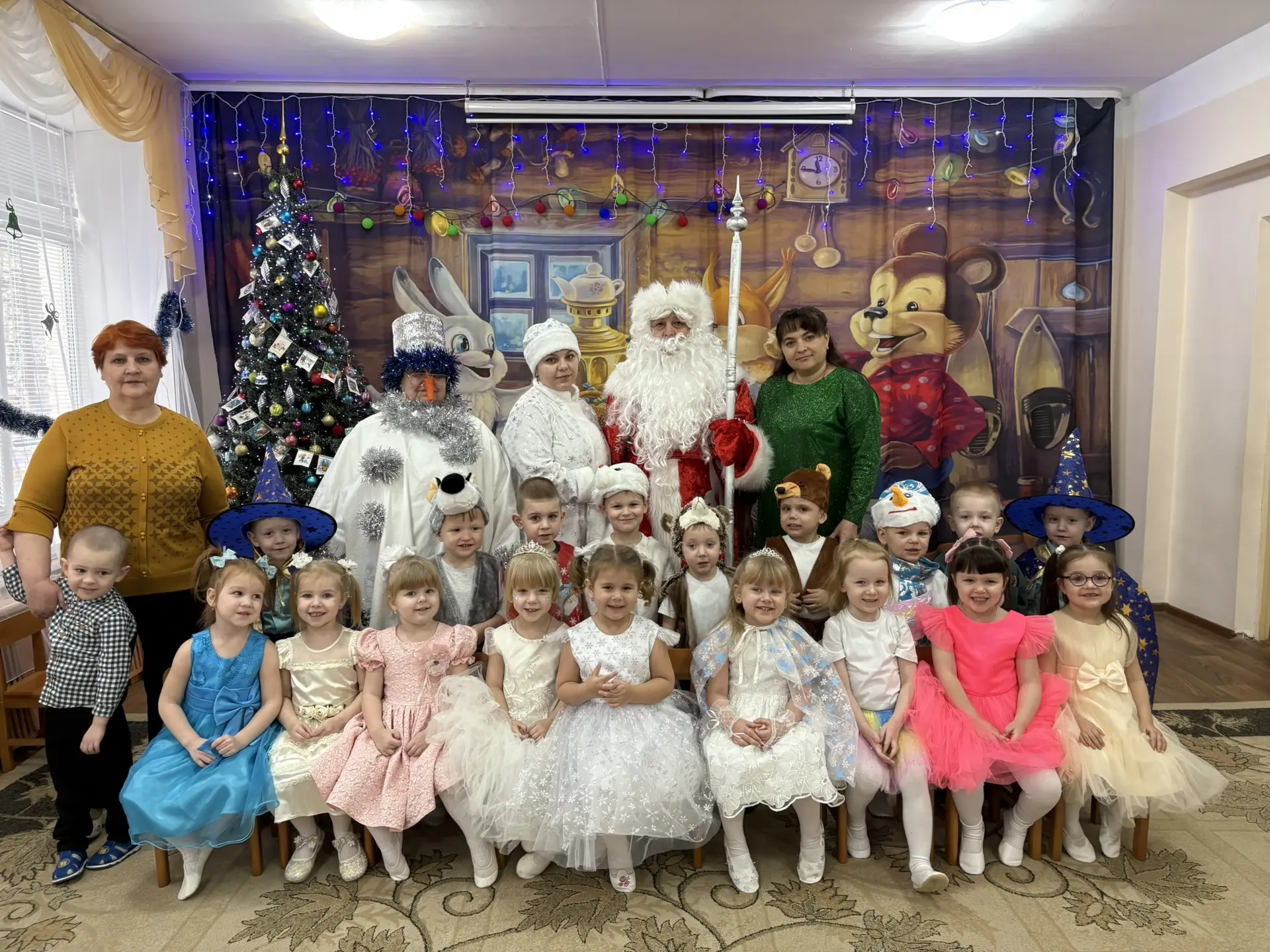 ✅Вчера, 23.12.2025 года. Прошел утренник в младшей группе «Светлячки». 

🎉Новогодние детские утренн