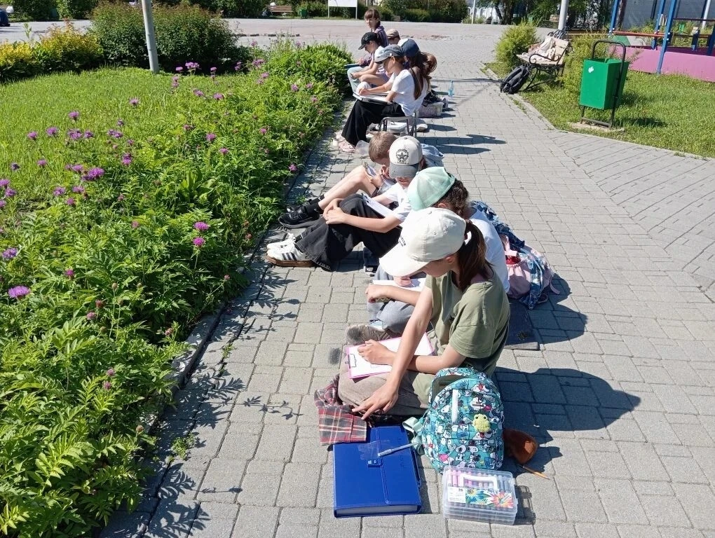 🍕🌞Пицца, солнце и пленэр. 

🎨Сегодня закончились пленэрные приключения наших учеников. Сколько ещ