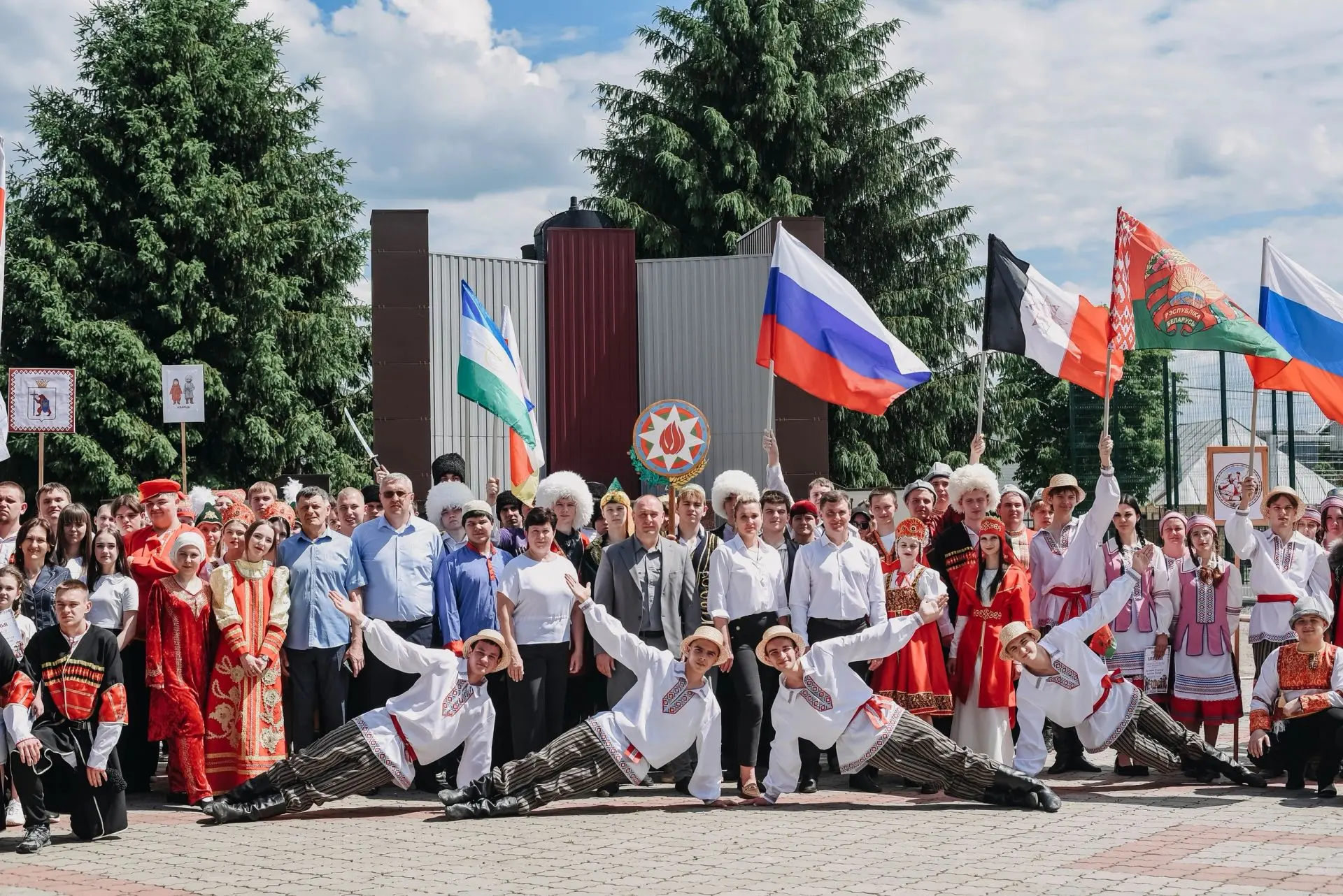 Фотографии с Фестиваля культур народов России – 2026!

https://vk.com/album-215218027_310099586