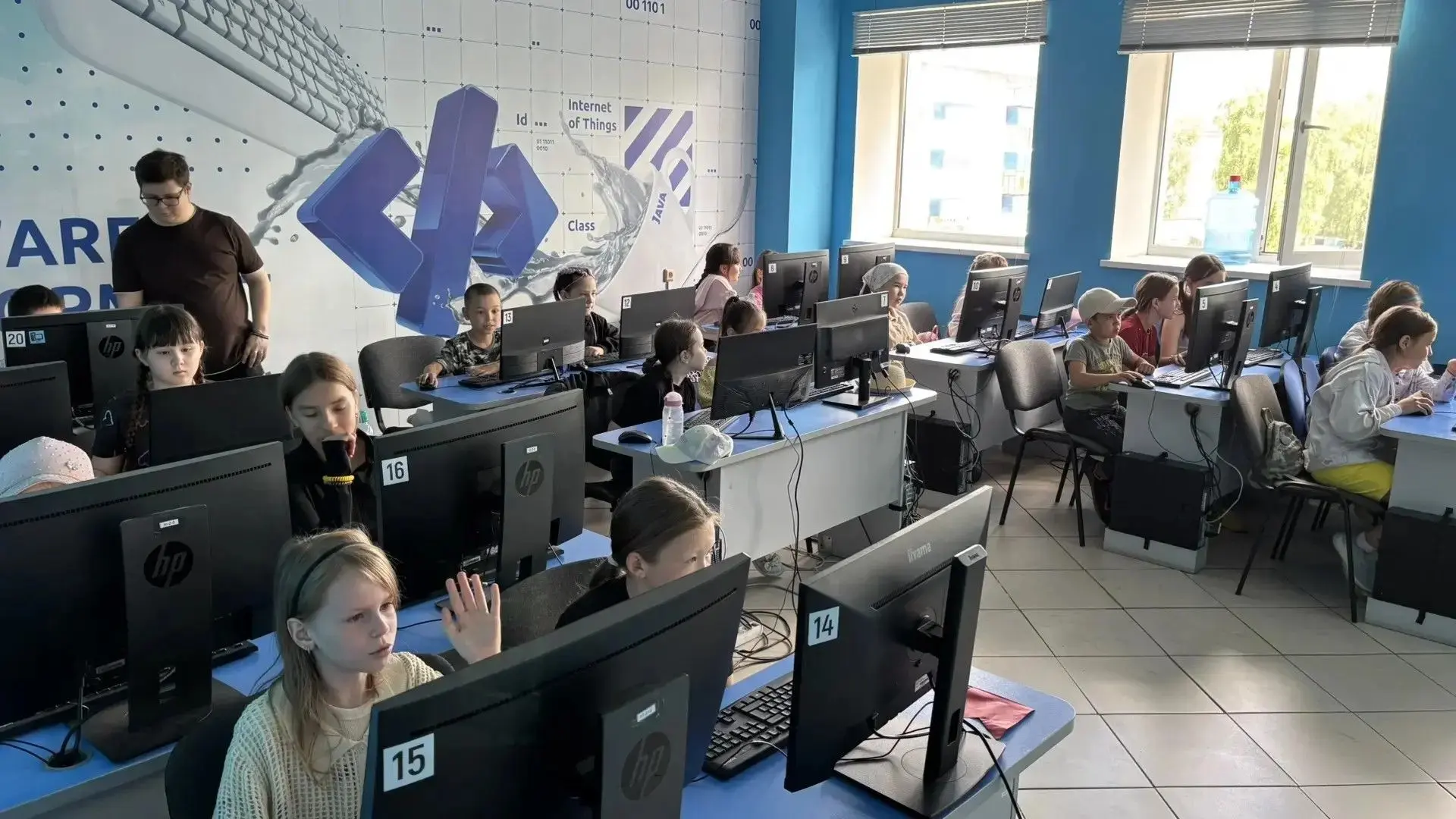 Технологичный век – технологические развлечения! 
Сегодня детишки из школьного лагеря "Планета детст
