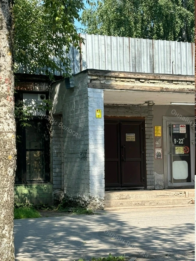 Всем известная наливайка на Некрасова, с «эксклюзивной» схемой продажи : алкоголь не на полке , а в 