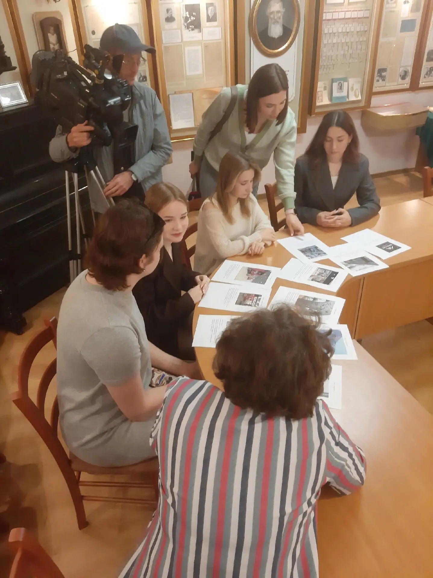 🤝 В ходе обсуждения с коллегами и студентами различных аспектов сохранения, укрепления и защиты общ
