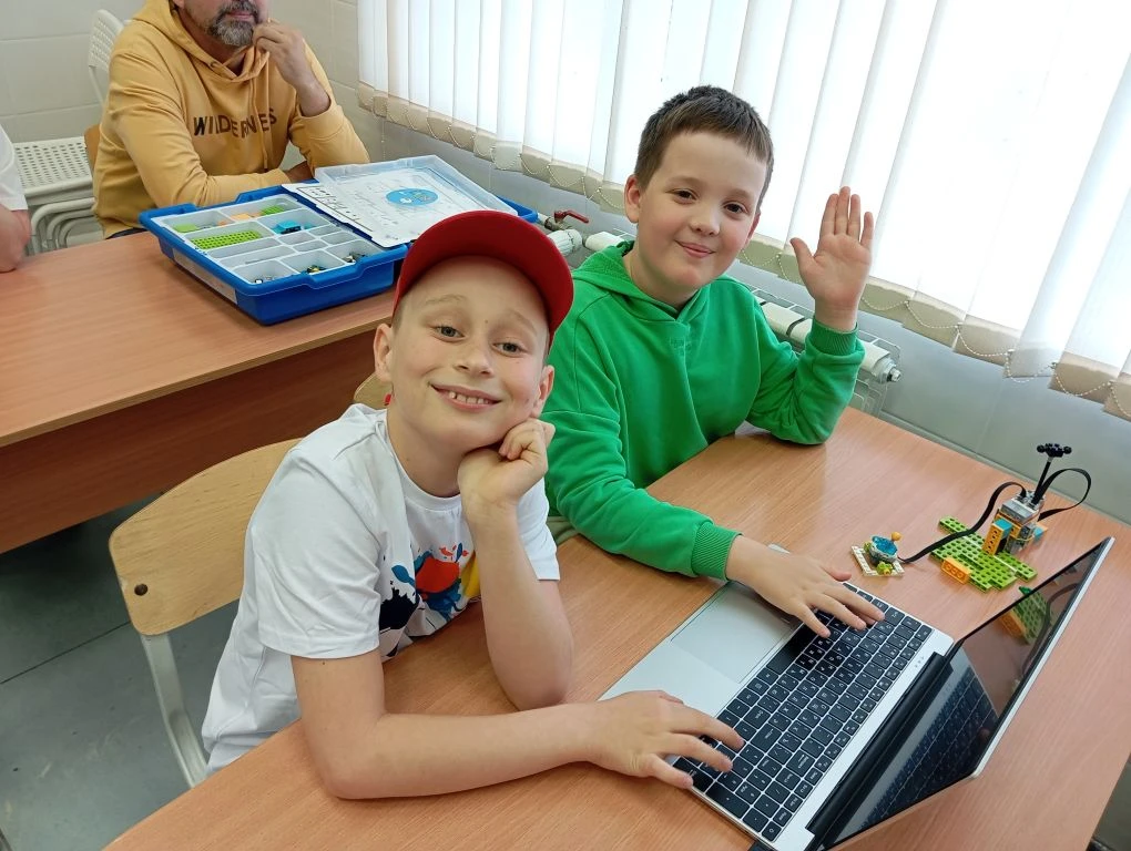 #2_2_ступень #Пятница_09_00

Здравствуйте, родители юных робототехников 🤖 Поздравляем вас с окончан