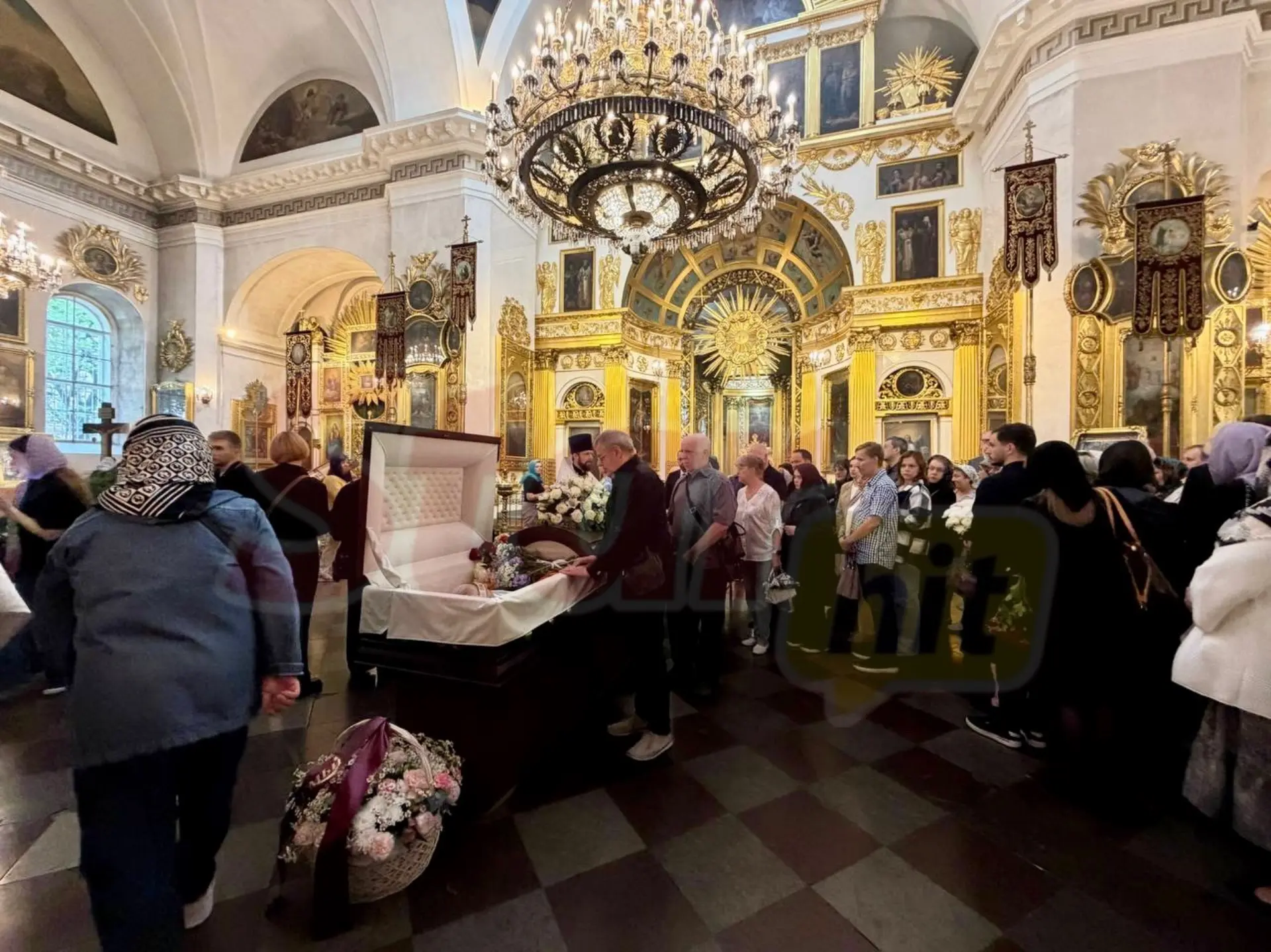 Петербург прощается с Людмилой Чурсиной. Траурная панихида прошла в Спасо-Преображенском соборе. Нар