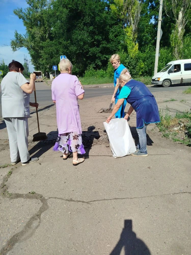 Сегодня, 11 июня, ГБУ ДНР «Городская поликлиника города Макеевки» в рамках акции «Чистый четверг» пр