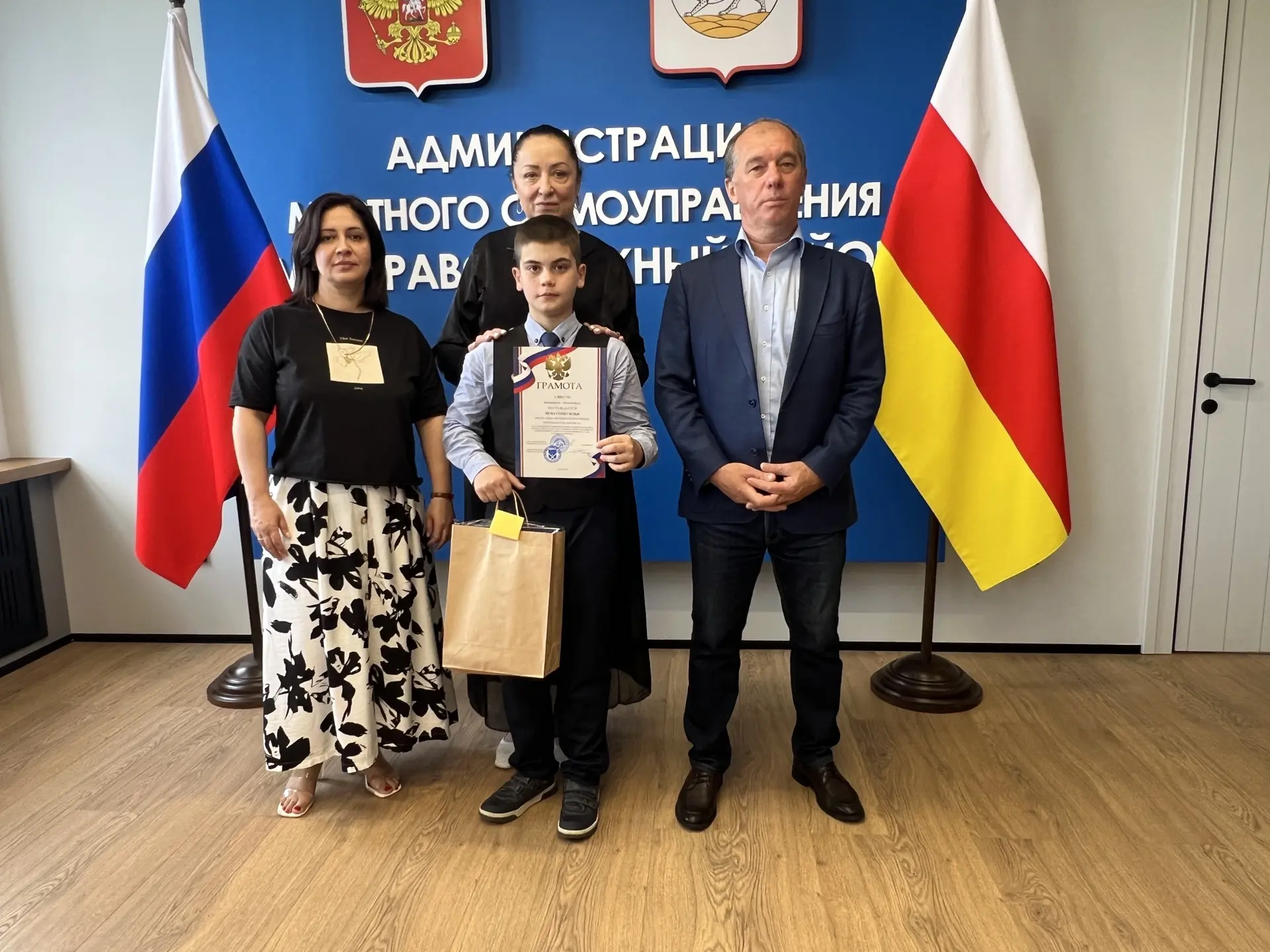 🎨В администрации Правобережного района прошло торжественное награждение финалистов третьего ежегодн