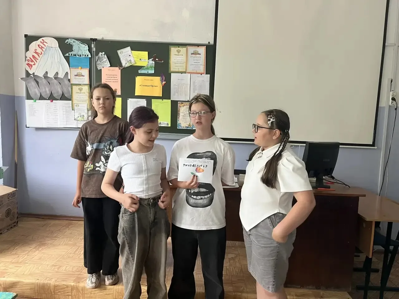 Сегодня в лагере случился день, который точно запомнится надолго.
С утра мы включили режим «гениев б