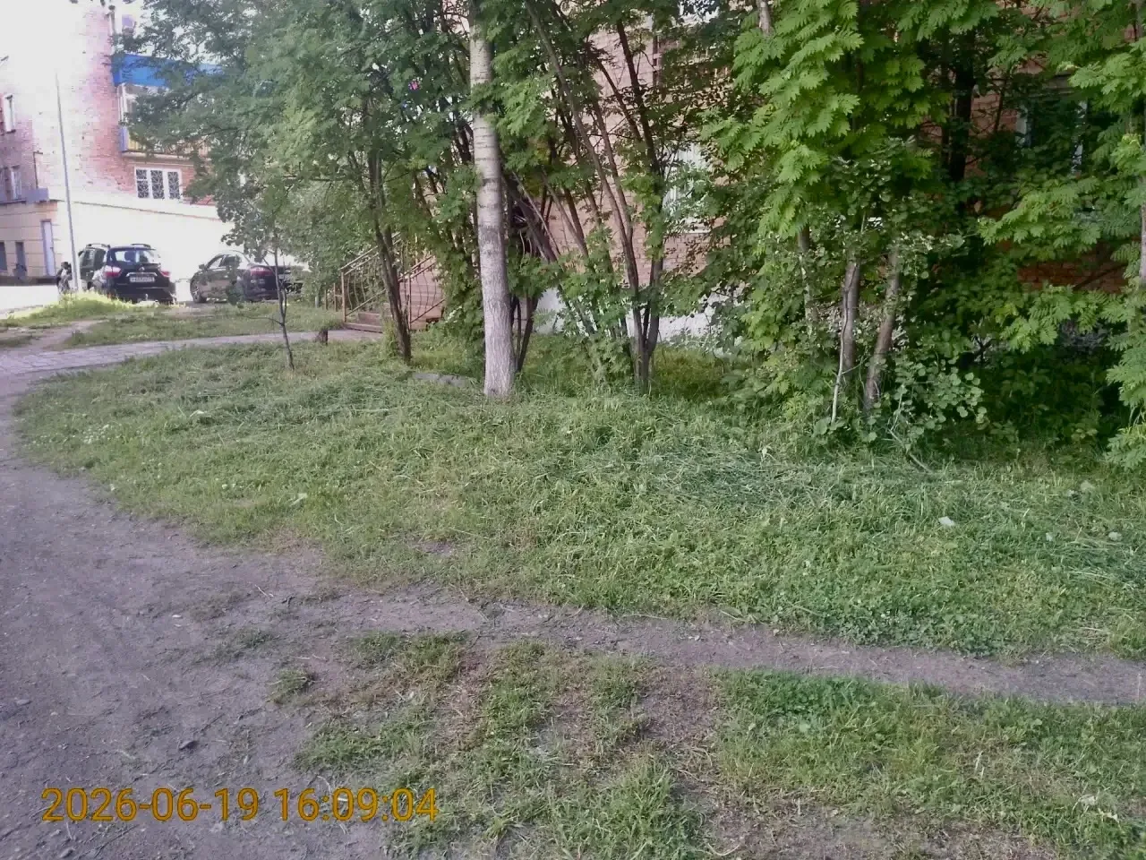 Выполнили покос травы на придомовых территориях домов №46,№48,№50,№69 по ул.Спортивной.