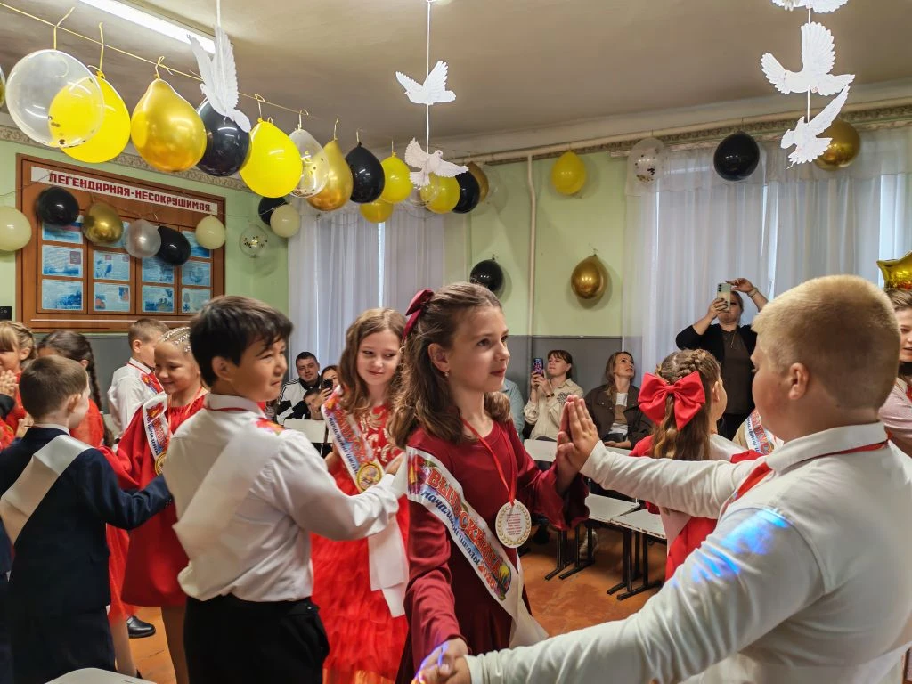 🇷🇺 🦅Выпускной для «Орлят России» в школе №5 станицы Зеленчукской. 

🎉В нашей школе состоялось ос