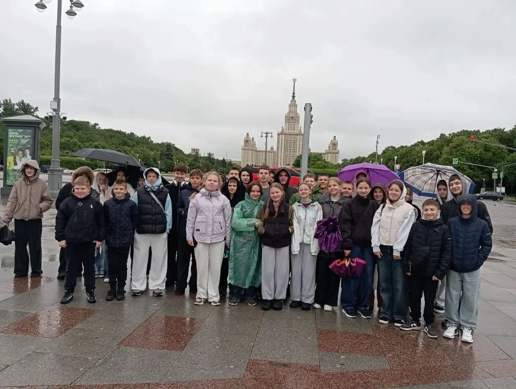📍 Привет из сердца России!

Наши ребята шлют пламенный привет из столицы нашей Родины — города-геро