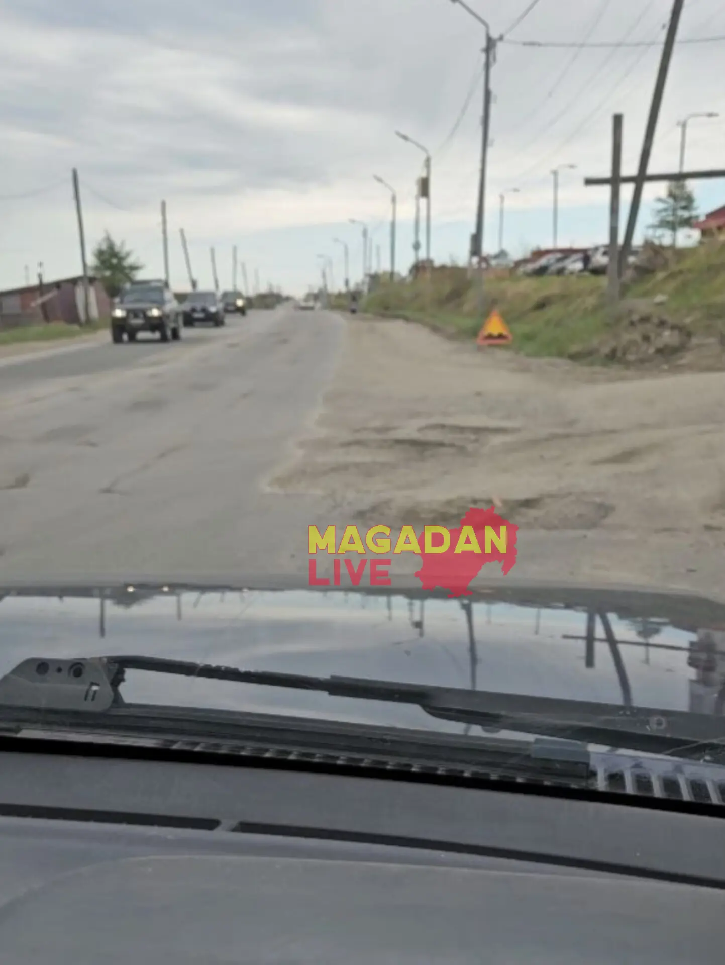 Сейчас идёт ямочный ремонт по ул пролетарский и при повороте на пригородный на дороге оставили две я